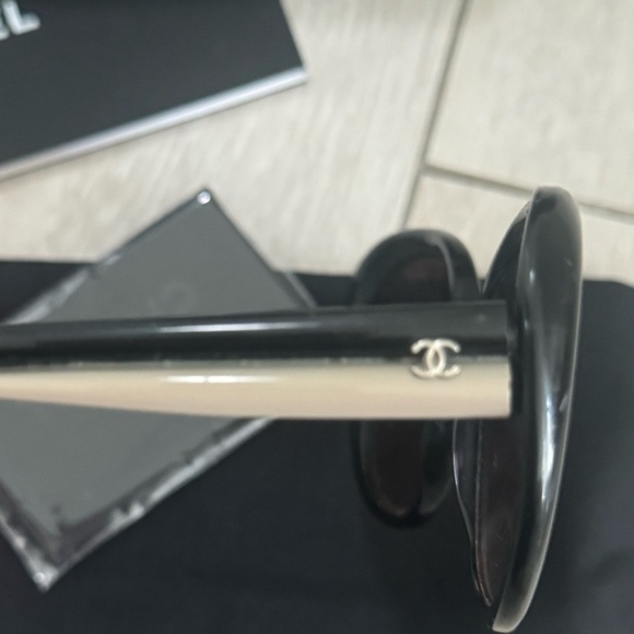 Chanel sunglasses full inclusion (has scratches) - Picture 3 of 15